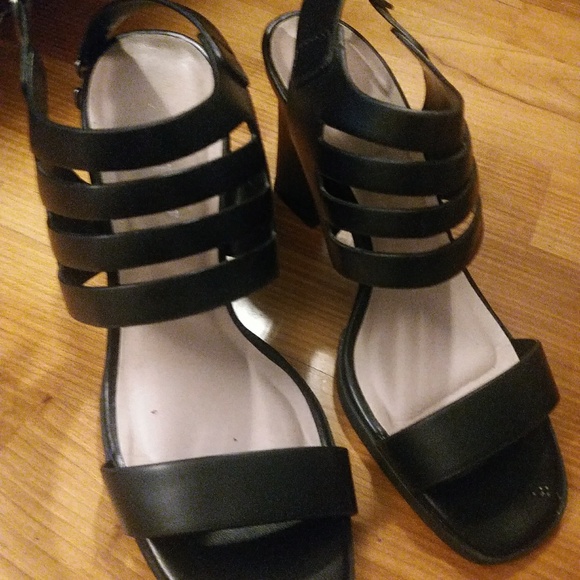 Shoes - Picture 2 of 4